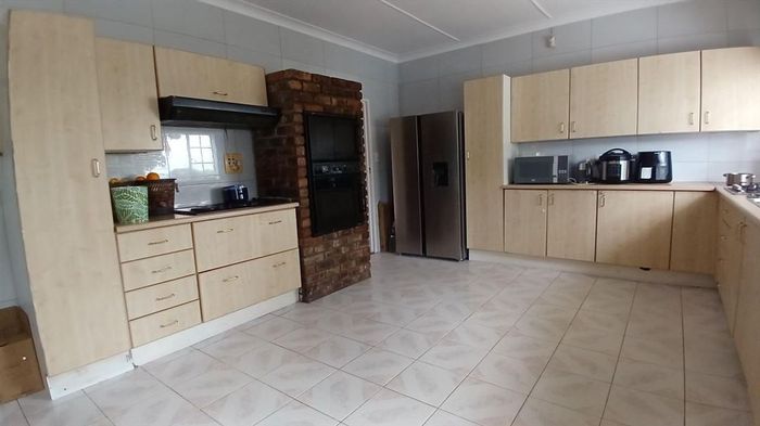 For Sale: Birchleigh House with 3 bedrooms, pool, garage, and staff quarters.