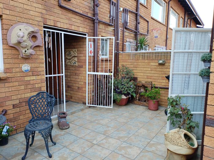 Edelweiss Townhouse For Sale: Extra carport, inverter, pet-friendly, and stair-lift included.