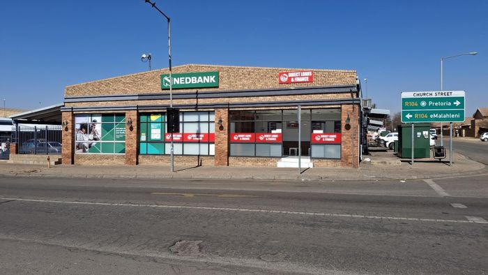 Commercial space to rent in Erasmus, ideal for retailers with ample parking.