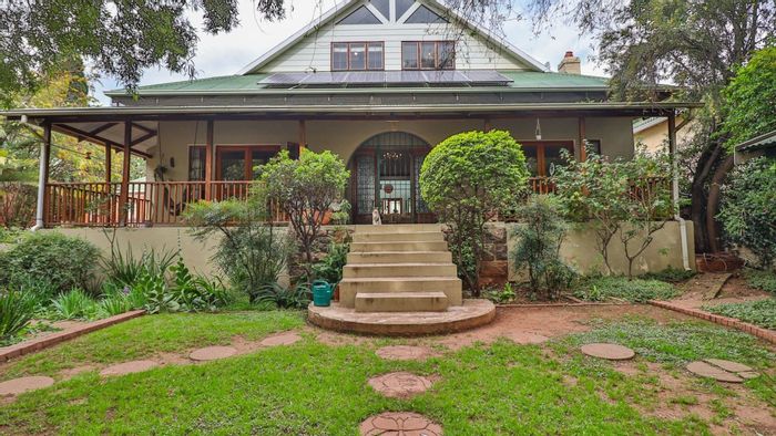 Kensington House For Sale: 6 bedrooms, pool, study, double garage, ample parking.