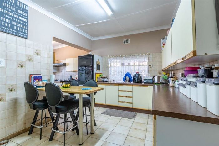 Dalview House For Sale: 3 Bedrooms, spacious lounge, dedicated dining room, study.