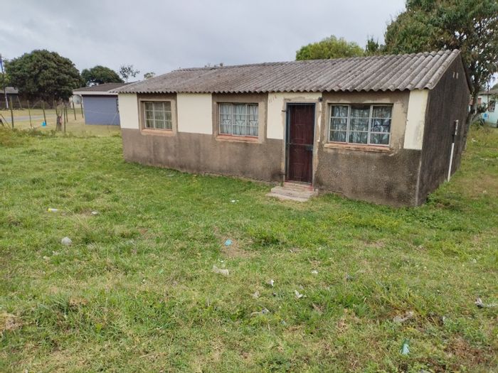3-bedroom house for sale in Nseleni, close to amenities and schools.