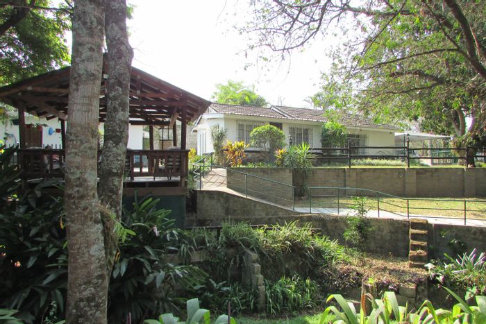 Numbipark House For Sale: 3 bedrooms, flat, splash pool, entertainment area, parking.