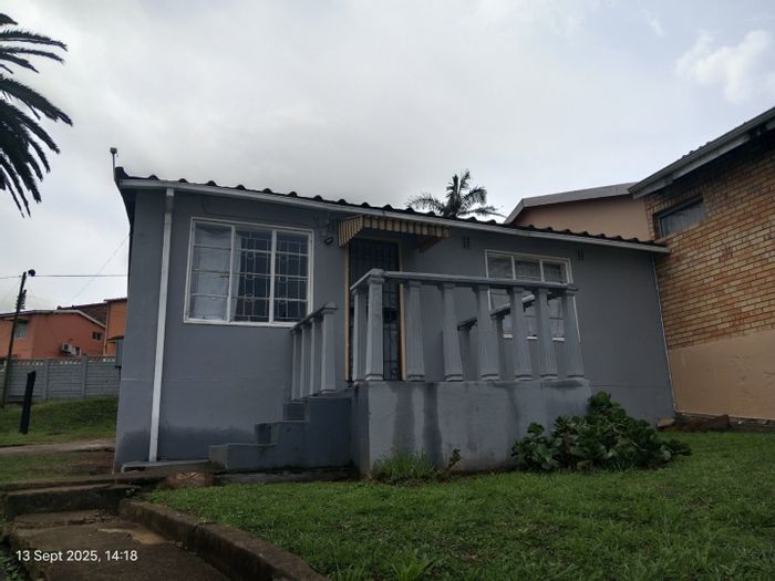 Northdale House For Sale: 2 bedrooms, spacious yard, ideal for families.