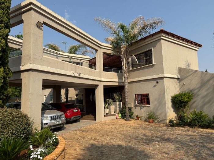 Irene Park House For Sale: 5 bedrooms, pool, commercial potential, spacious grounds.