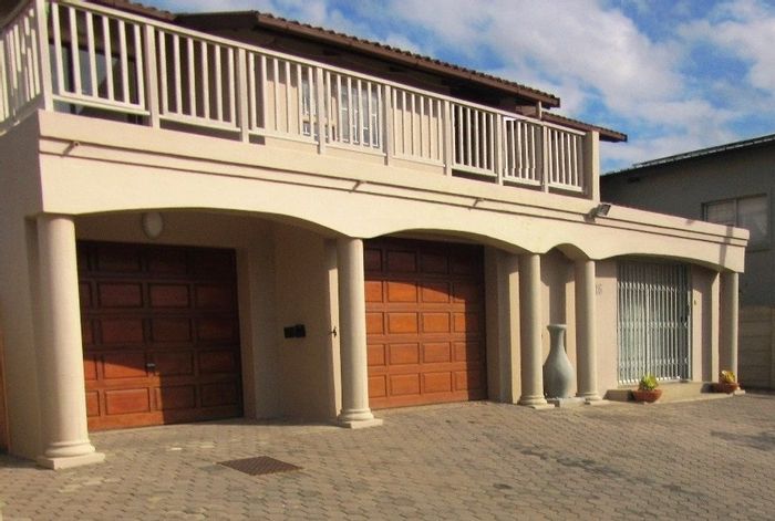 Tergniet House For Sale: 3 beds, 2 baths, beach access, spacious garden, 2 garages.