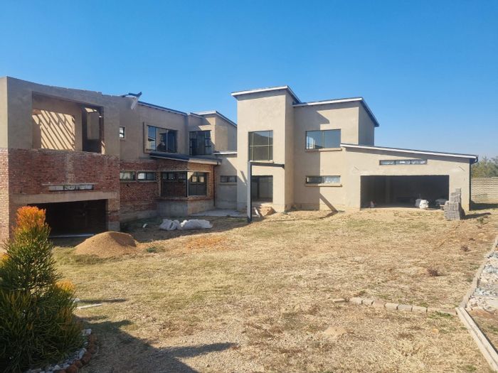 For Sale: House in Tygerberg Country Estate with 5 en-suite bedrooms, theatres, pool.