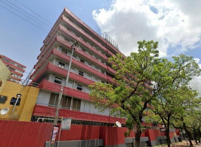 Sunnyside Apartment For Sale: 2 Bedrooms, Balcony, Sunroom, Carport, Convenient Layout.
