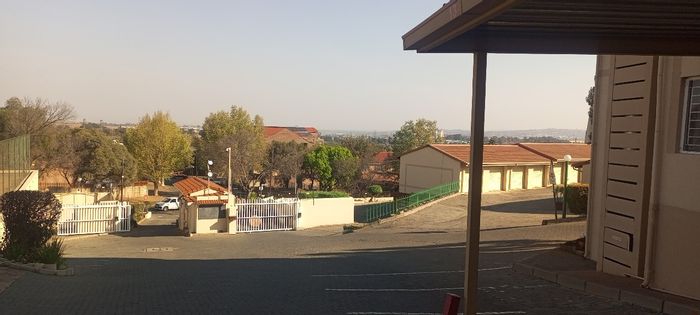 For Sale: Apartment in Primrose Hill with 3 bedrooms, secure parking, and balcony.