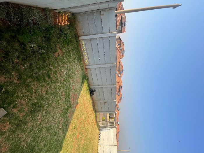 House to Rent in Albertsdal: 2 Bedrooms, garage, carport, and garden space.