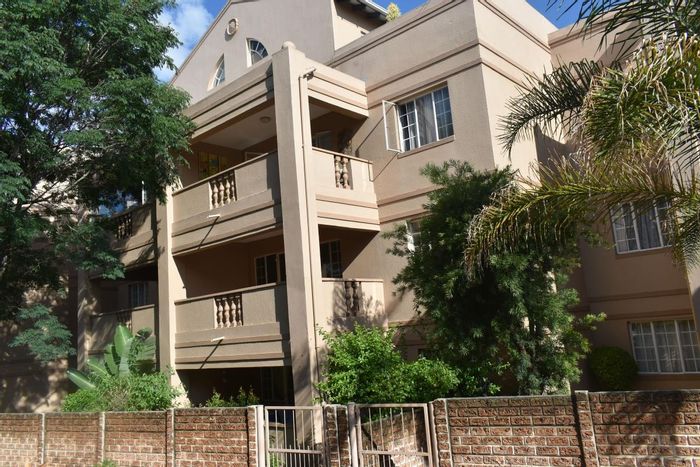 For Sale: House in Vorna Valley with 3 beds, balcony, double garage, pool.