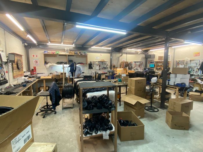 Industrial Unit To Rent in Brooklyn: 194m2 with versatile space and easy access.