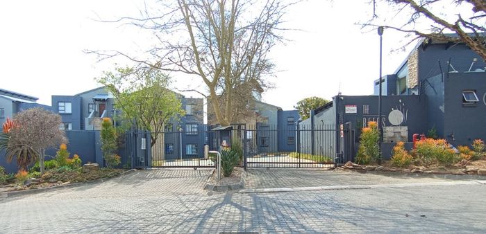 For Sale: 2-Bed Apartment in Greenstone Hill with 74 m² floor space.