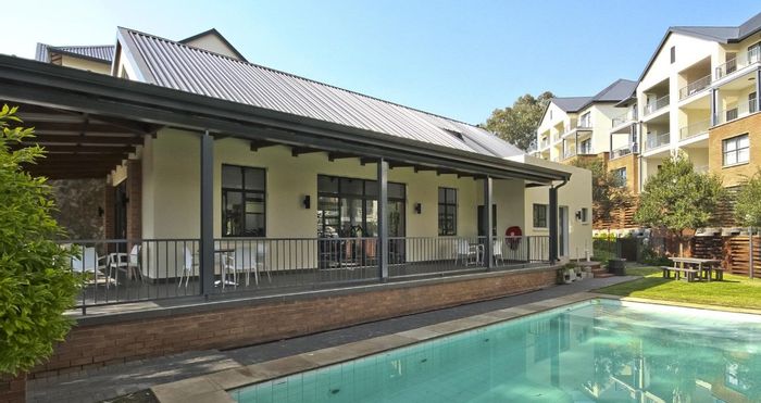 Kyalami Hills Apartment To Rent: 3 Bedrooms, Pool, Gym, Security, Pet-Friendly Garden.