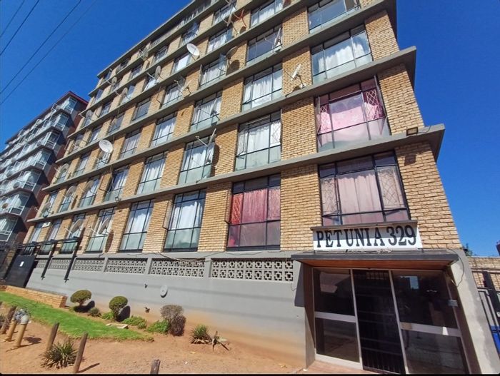 Sunnyside Apartment For Sale: 3 bedrooms, spacious lounge, convenient kitchen, and bathroom.