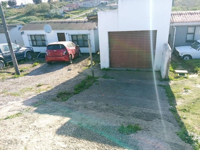 5-Bedroom House with Flatlet and Double Garage in Mdantsane Nu 15 For Sale