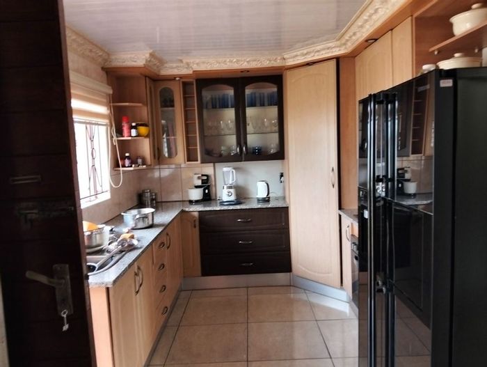 For Sale: House in Dawn Park with pool, granny flat, and double garage.