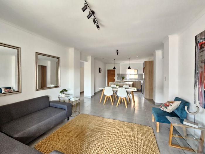 Apartment To Rent in Brookehaven: 3 beds, gardens, shops, schools, and easy access.
