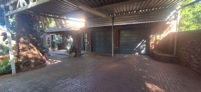 4-Bedroom House For Sale in Doringkruin with Pool, Security, and Double Garage.