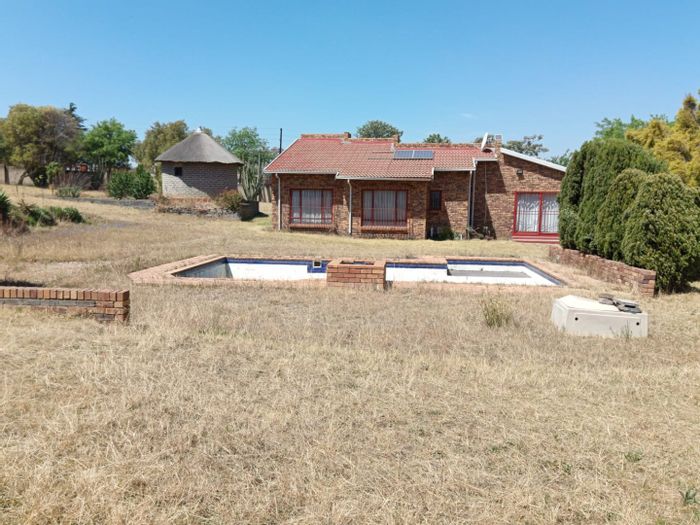 For Sale: House in President Park with 2 beds, 2 baths, and expansive land.