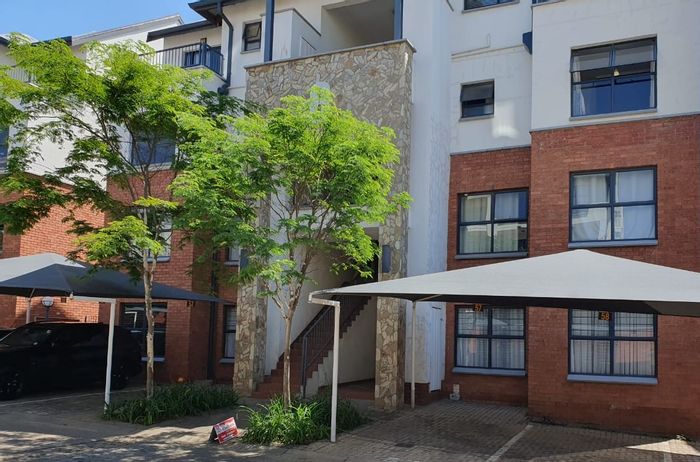 For Sale: Townhouse in Greenstone Hill with clubhouse, pool, gym, and security.
