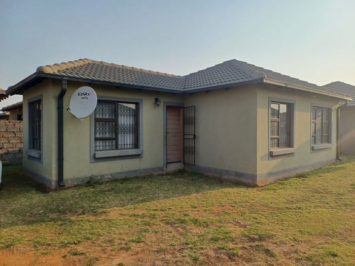 Ellaton House For Sale: 3 bedrooms, open-plan living, low-maintenance yard.