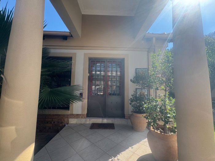 For Sale: House in Wilkoppies with pool, inverter, CCTV, and spacious layout.