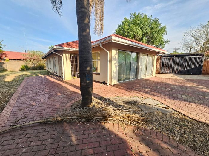 3-Bedroom House For Sale in Wierda Park with Large Garden and Secure Parking.