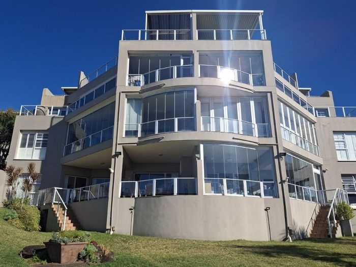 Ramsgate Apartment For Sale: Ocean views, beach access, secure complex, and pool.