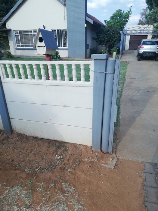 For Sale: La Hoff House with 4 beds, 2 baths, garage, borehole.