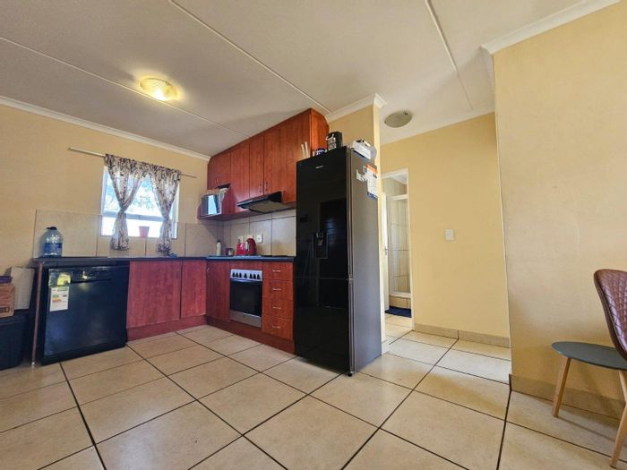 For Sale: Apartment in Buh Rein Estate with communal amenities and prime location.