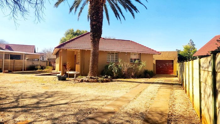 3-Bedroom House For Sale in Stilfontein Ext 1 with garage and fenced garden.