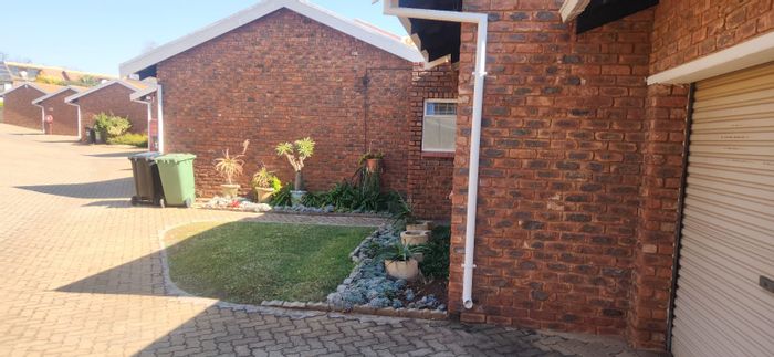 Hennopspark Apartment For Sale: 3 beds, pet-friendly, security, outdoor braai area.