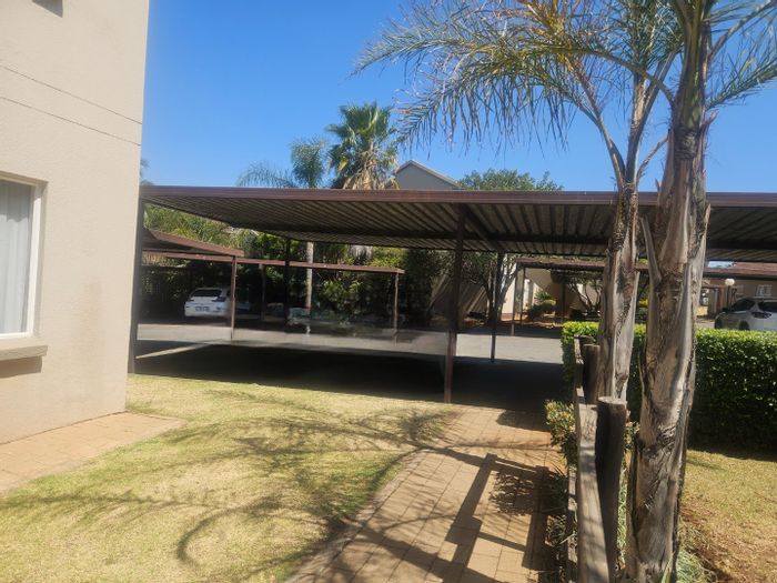 2 Bedroom Apartment in Brentwood Park AH To Rent, includes water and electricity.
