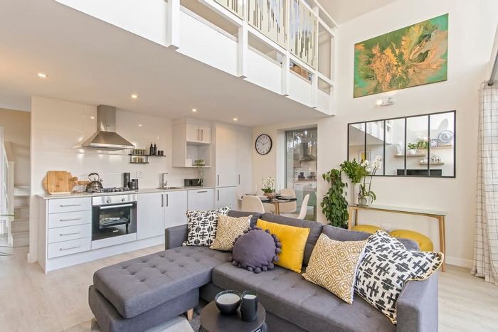 For Sale: House in Nietgedacht AH with solar energy, borehole water, and Montessori school.