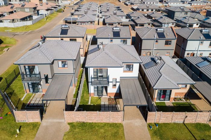 For Sale: House in Leopard's Rest Security Estate with 24-hour security, private school.
