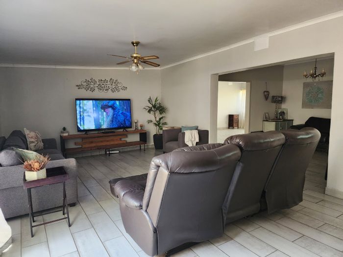 House for Sale in Irene Park: 4 Bedrooms, Flatlet, Pool, and Entertainment Areas.