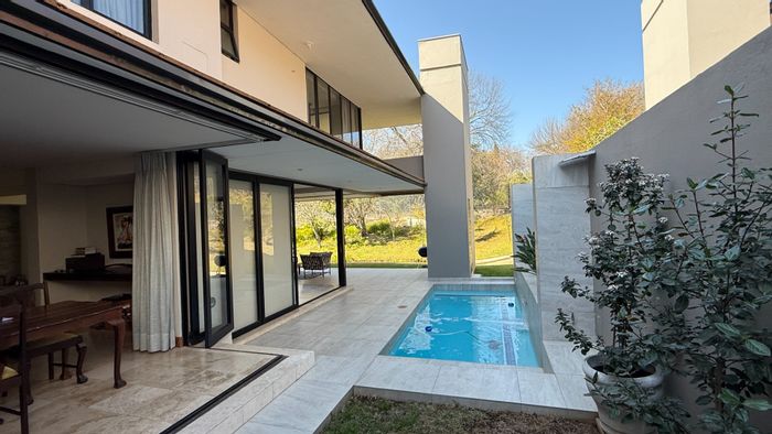 House For Sale in Lombardy Estate: 3 Bedrooms, Pool, Lake Access, Gourmet Kitchen.