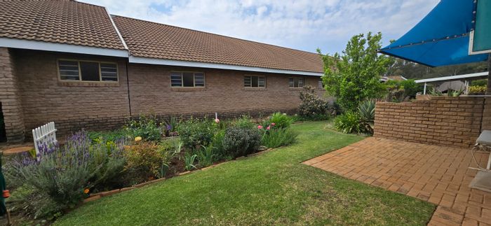 Oudorp Apartment For Sale: 1-bedroom, garden, garage, retirement village amenities included.