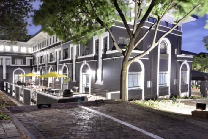 Commercial Office Park To Rent in Hyde Park: Prime location, parking, and security.