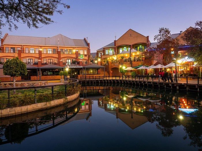 Retail Space To Rent in Faerie Glen with Lake Views and Prime Location.