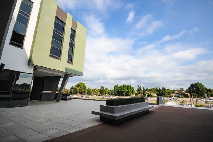 Commercial property to rent in Irene: prime location, ample parking, and on-site amenities.