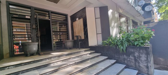 Berea Apartment For Sale: Gated access, close to amenities, 2 bedrooms, pre-paid electricity.