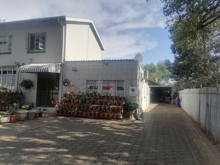 Wilgehof House For Sale: 3 Bedrooms, 2 Flatlets, Garden, Borehole, Investment Potential.