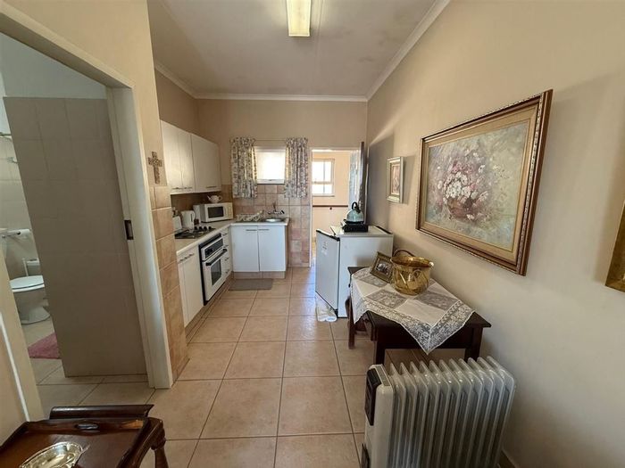 Terenure Apartment For Sale: 1 Bedroom, spacious lounge, efficient kitchen, low maintenance.