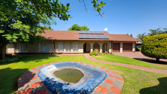 For Sale: Spacious 4-Bedroom House in Wilkoppies with Flatlet and Solar Features.