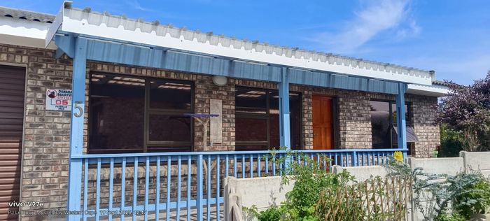 For Sale: House in Dana Bay with 2 beds, garage, and pet-friendly garden.