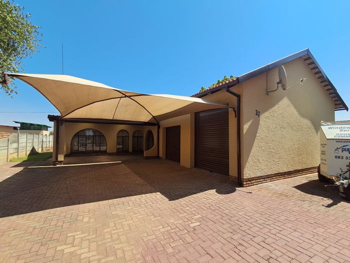 3-Bedroom House For Sale in Meiringspark with large yard and double garage.