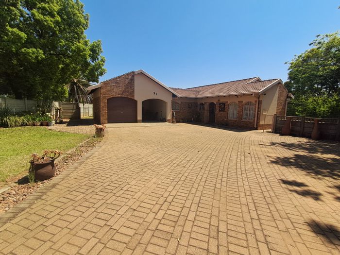 3-Bedroom House for Sale in Meiringspark Ext 4 with Large Yard and Double Garage.