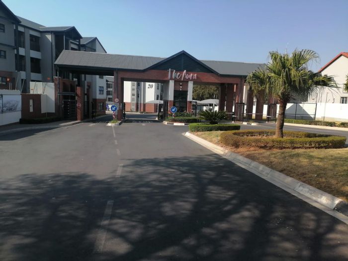 1 Bed, 1 Bath Apartment To Rent in North Riding with gym and pool access.